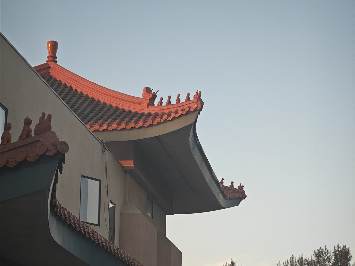 黃昏中的飛簷