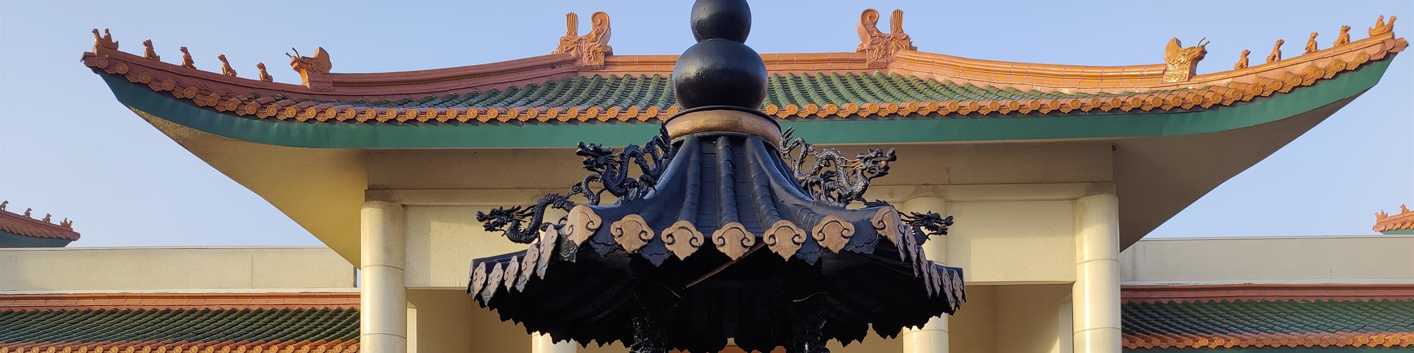 寶法寺大殿與香爐